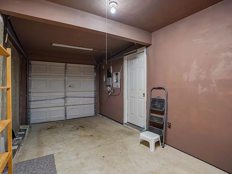 405 Joshua Ct — Photo 7