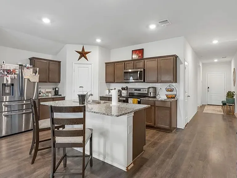1304 Lowhill Dr — Photo 17