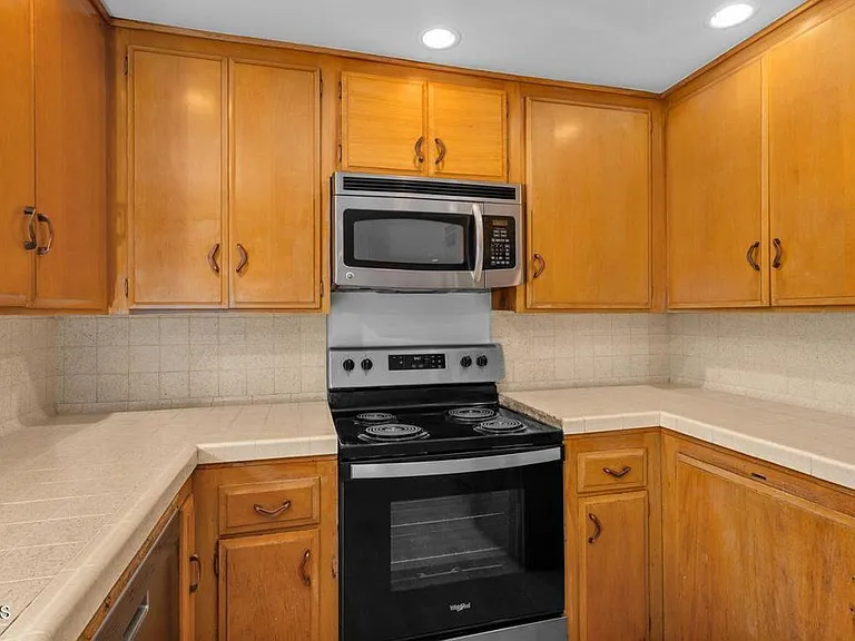 385 Cliff Dr #8 — Photo 20