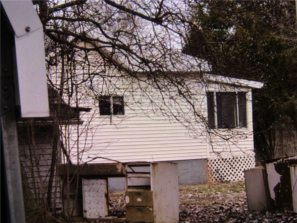 2nd image of 212 W Austin Ave