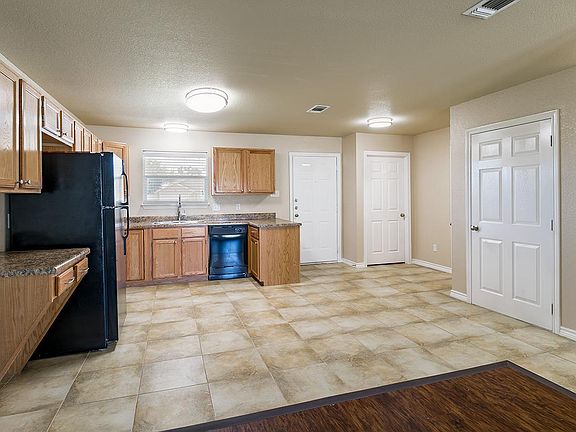 3rd image of 3106 Spruce Ct