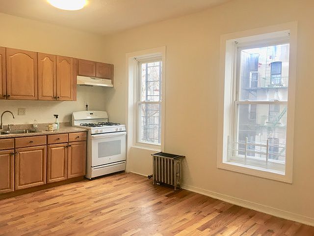1st image of 432 Bainbridge St #3