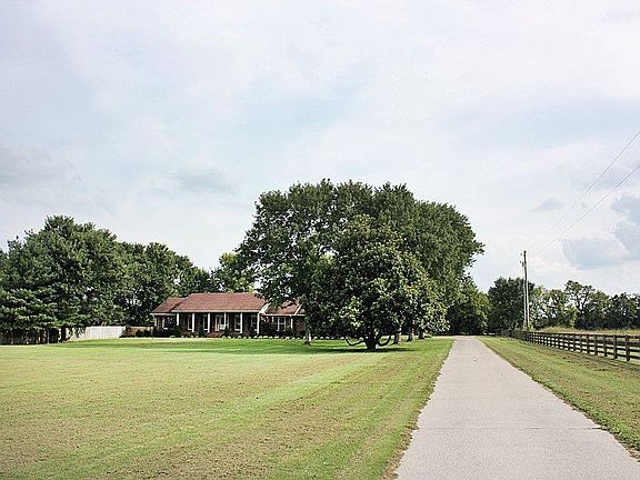2nd image of 986 E Jefferson Pike