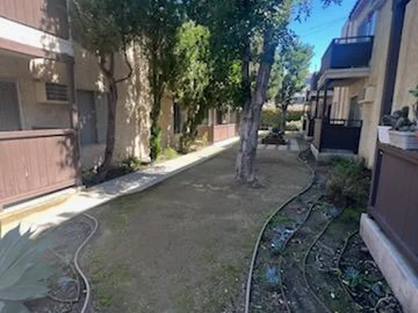 Collins Apartments, 18433 Collins St #2c56a916a, Tarzana, CA 91356