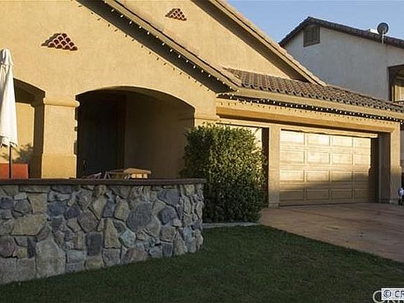 2nd image of 37092 Edgemont Dr