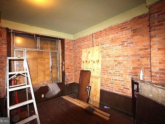 2nd image of 835 N Hutton St
