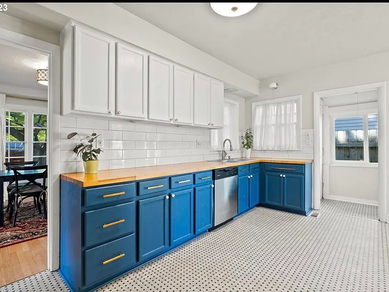 3911 NE 81st Ave — Photo 10
