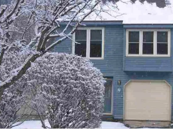20 Tekakwitha Court, Clifton Park, NY 12065