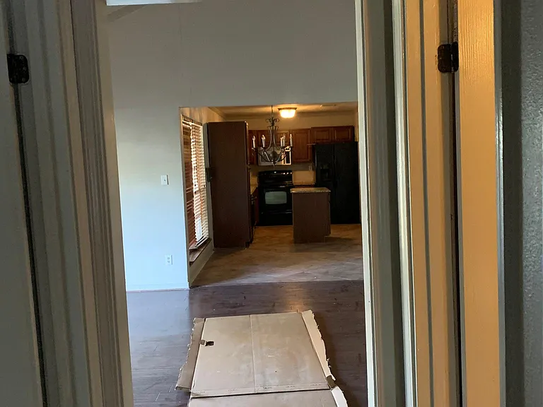 1031 Woodshire Cir — Photo 7