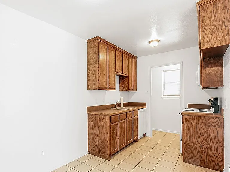 315 Isbell Rd — Photo 7
