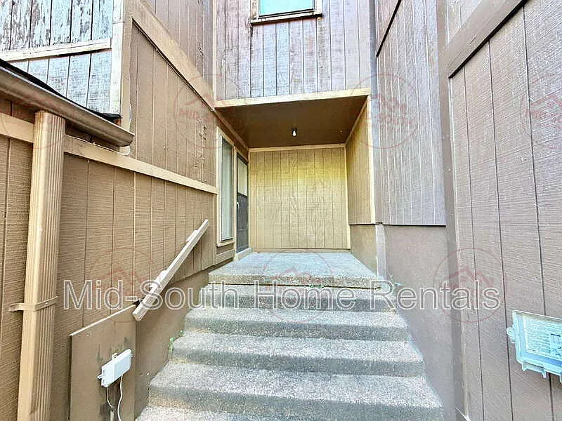 3 bed, 3.0 bath, 1765 sqft, $1,195 — Photo 2