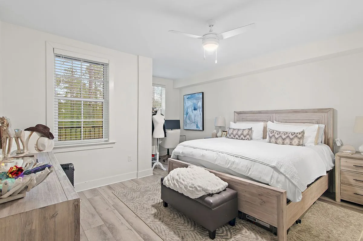 1 bed, 1.0 bath, 837 sqft, $1,900 — Photo 4