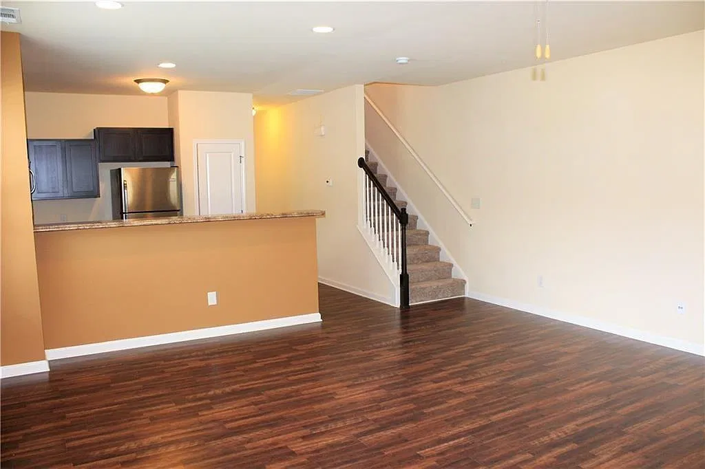2 bed, 2.5 bath, 1556 sqft, $2,000 — Photo 4