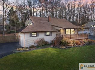 14 Greenwich Rd, Edison, NJ 08820