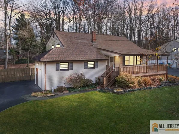 14 Greenwich Rd, Edison, NJ 08820