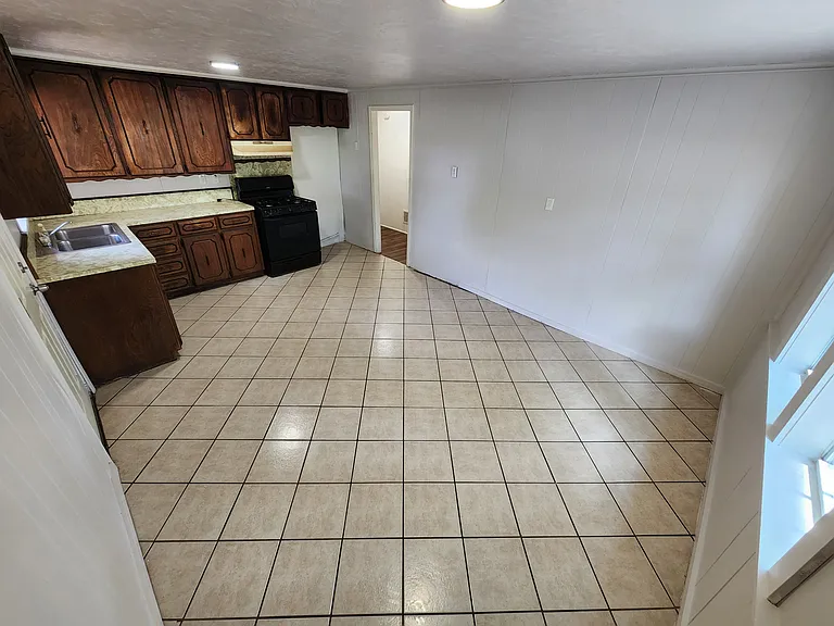 104 S Osage St — Photo 4
