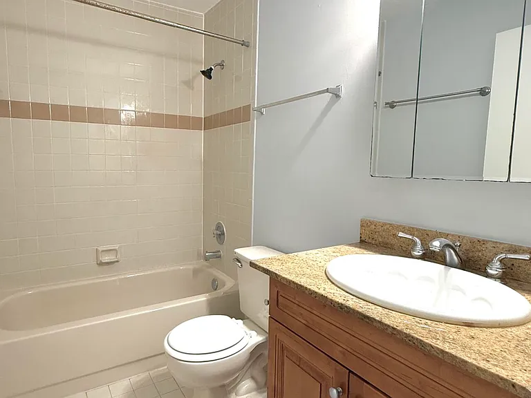 1722 Meadows Cir #W — Photo 10
