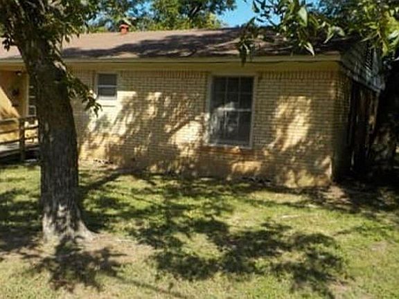 3rd image of 812 Tyler St