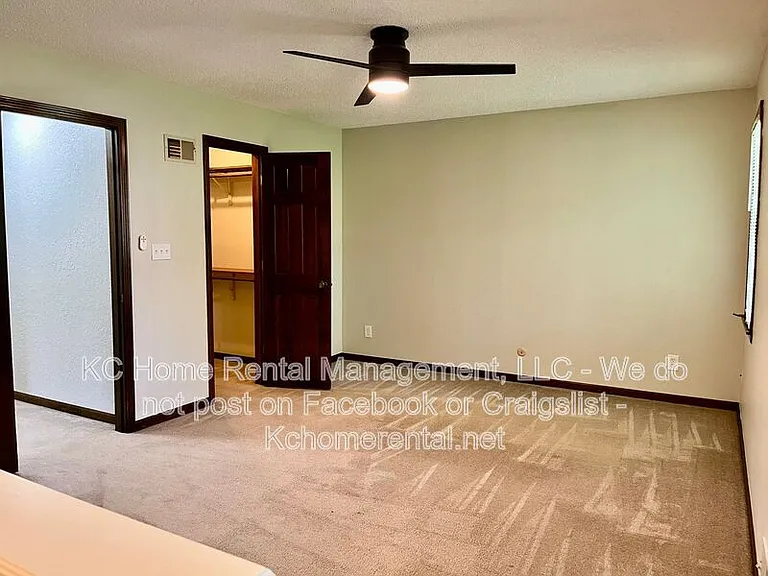 3868 SW Harbor Dr — Photo 32
