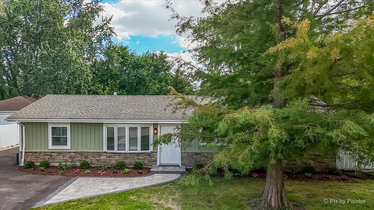3 bed, 1600 sqft, $3,200 — Photo 2