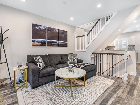 4th image of 3240 Leverton Ave