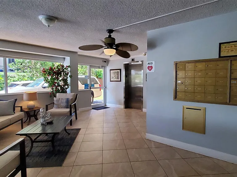 1161 Hillsboro Mile #506 — Photo 61