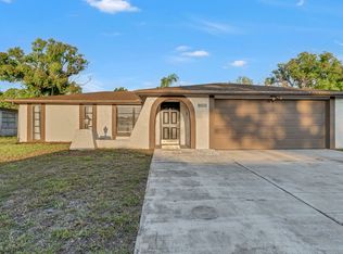 9100 Hunt Club Ln, Port Richey, FL 34668