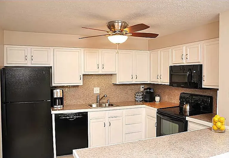 2625 Hunters Point Dr — Photo 2