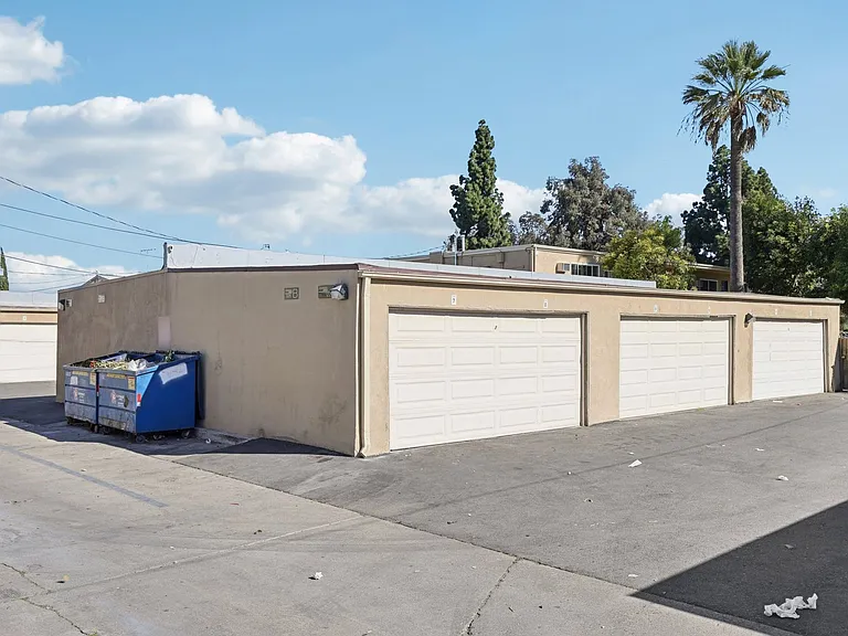Anaheim Place — Photo 47
