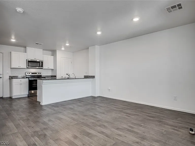 1114 Scarlet Sparrow St — Photo 8