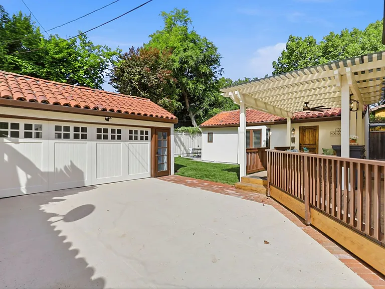 1975 Lincoln Ave — Photo 34