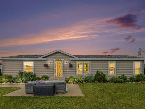14625 Springwood Rd, Charlevoix, MI 49720