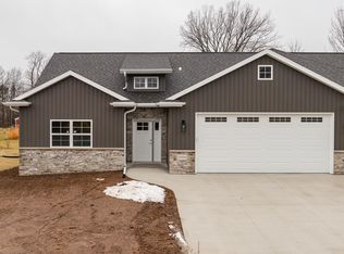 N9083 Southtowne Dr, Menasha, WI 54952