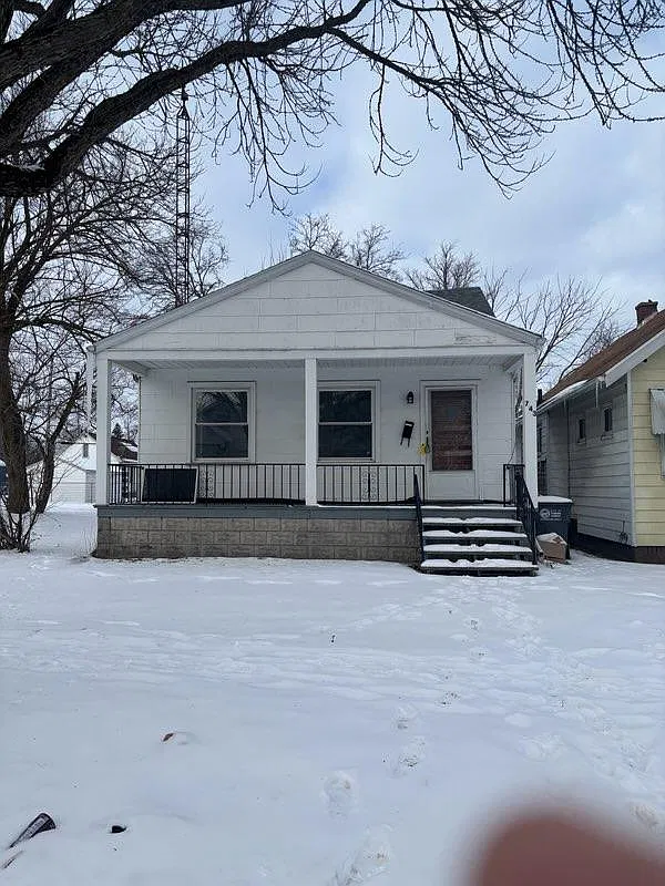 2 bed, 708 sqft, $975 — Photo 1