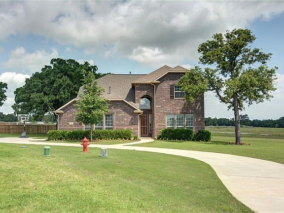 2nd image of 114 McCoy Cir
