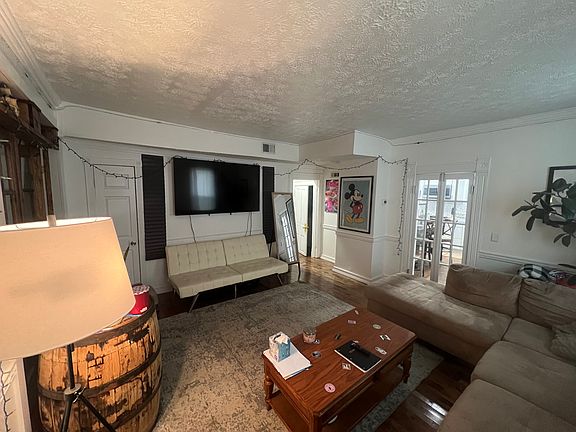 3rd image of 638 E 2nd Ave