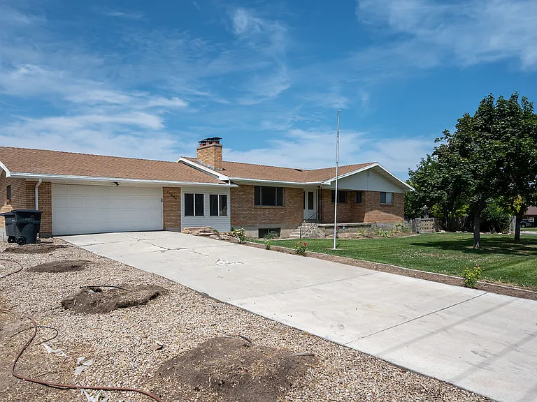 11044 S Temple Dr — Photo 3