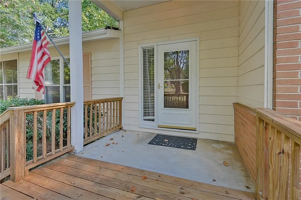 4 bed, 2.0 bath, 1503 sqft, $2,500 — Photo 2