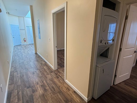 4th image of 554 Main St Floor 2