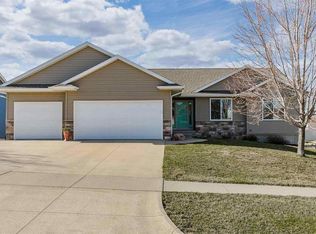3136 Carlisle Cir, Marion, IA 52302