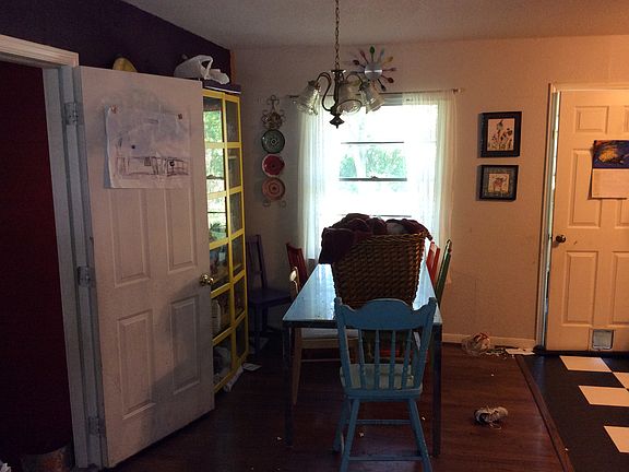 4th image of 413 Hillcrest Dr