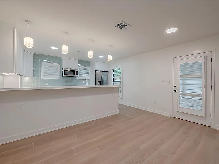 2702 Delano St — Photo 17