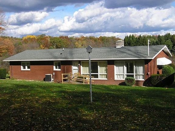 4th image of 765 Lawn Dr