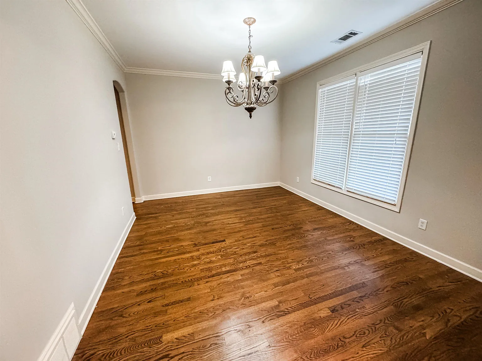 4 bed, 3.0 bath, 3608 sqft, $3,200 — Photo 2