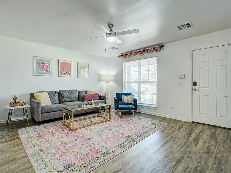 1520 N Market Ave — Photo 6