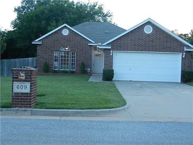 1st image of 609 S Greengate Dr