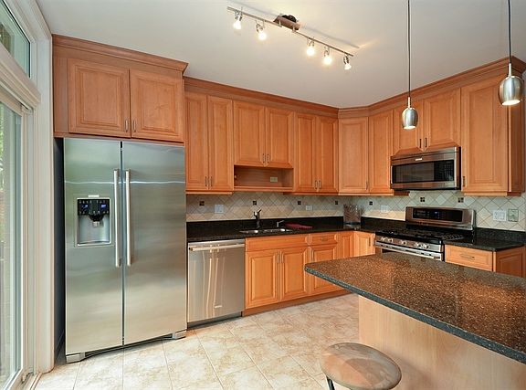 4th image of 2132 N Lakewood Ave