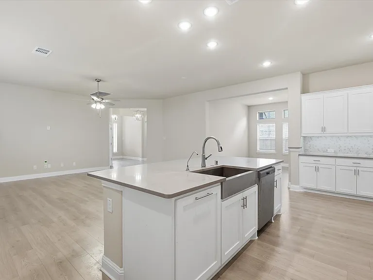 2609 Loxley Dr — Photo 8