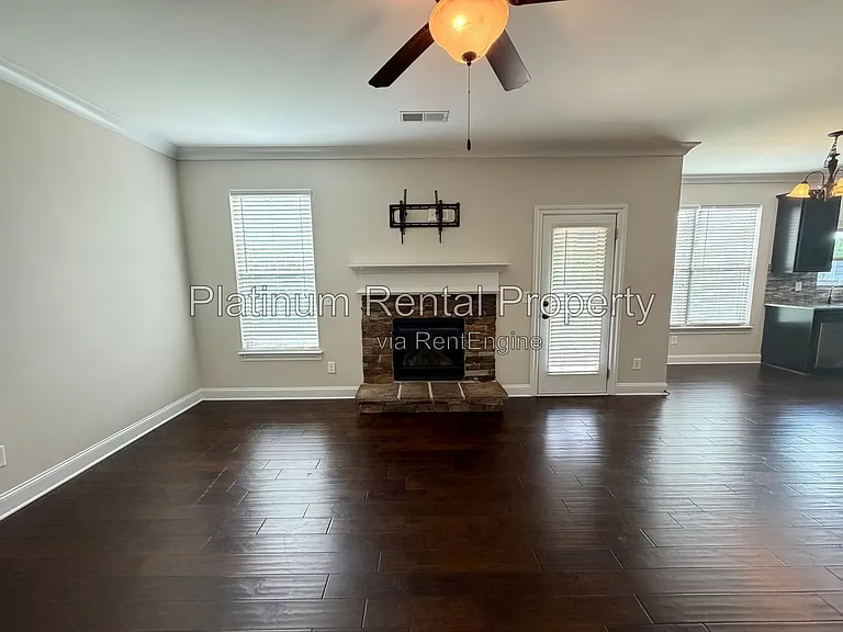5075 Rialto Way — Photo 8