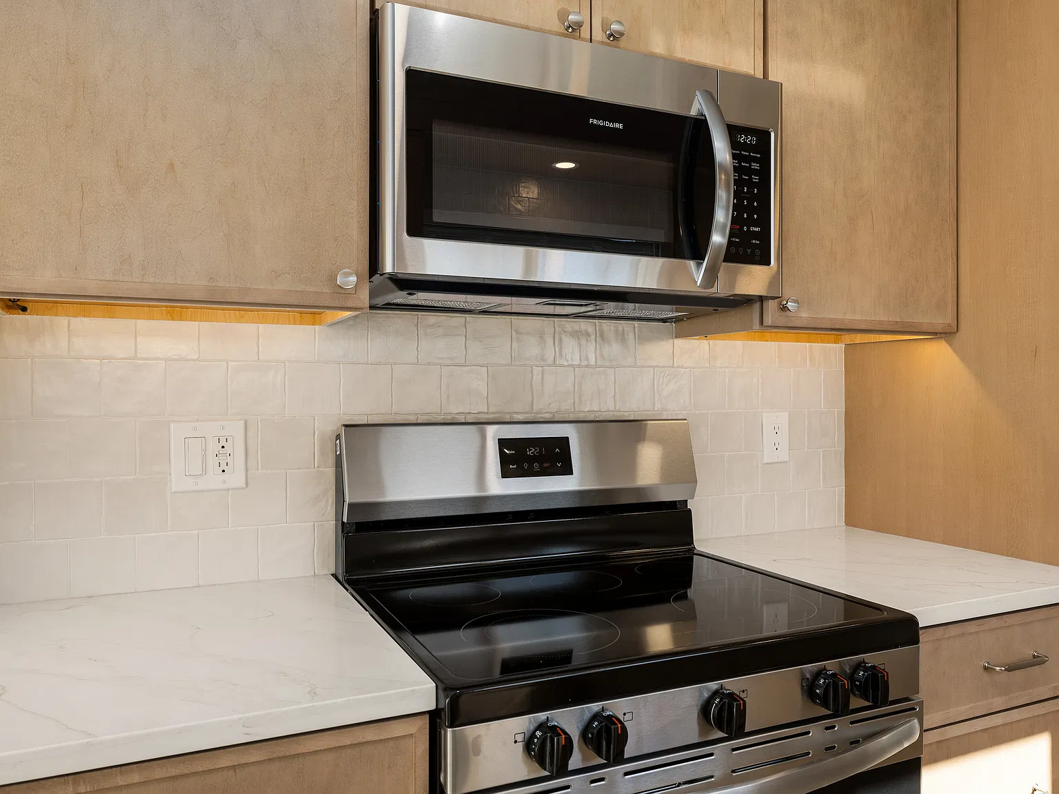 1 bed, 807 sqft, $2,300 — Photo 4